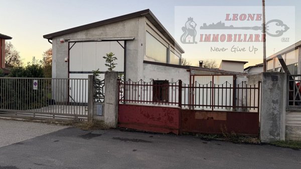 capannone in vendita a Siziano