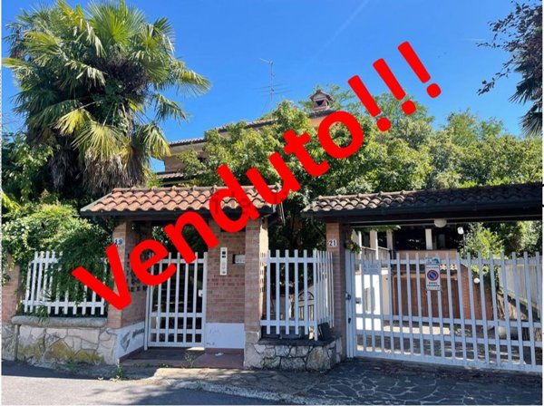 casa indipendente in vendita a Siziano