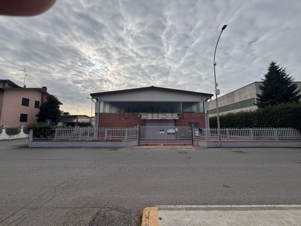 capannone in vendita a Siziano