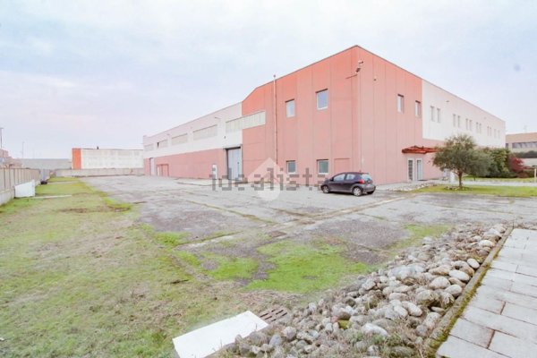 capannone in vendita a Siziano