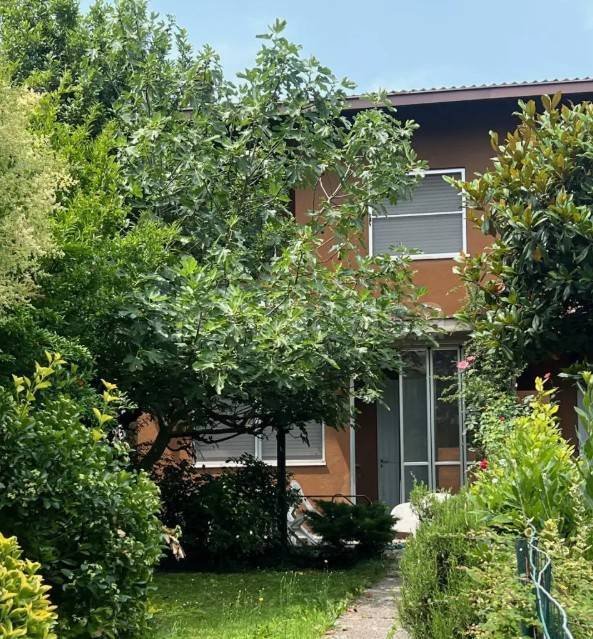 casa indipendente in vendita a Siziano