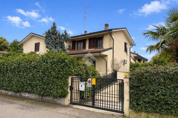 casa indipendente in vendita a Siziano