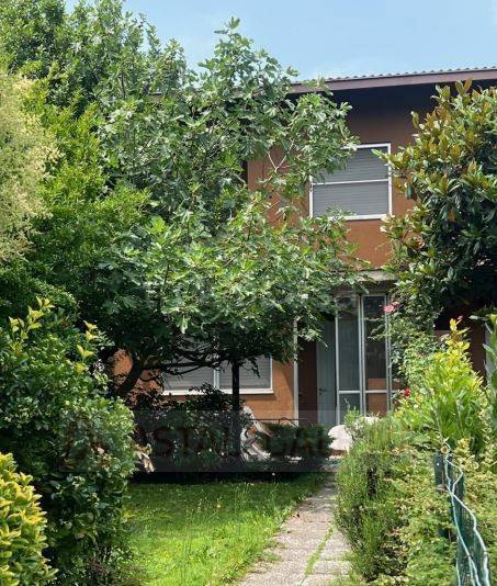 casa indipendente in vendita a Siziano