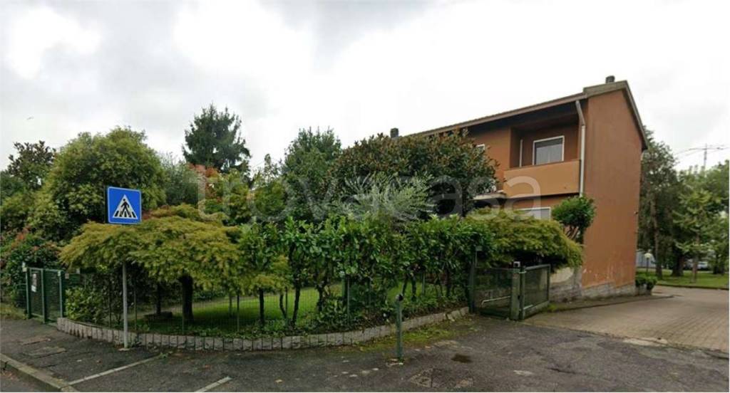 casa indipendente in vendita a Siziano