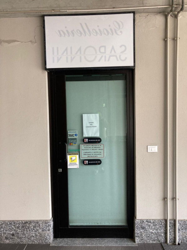 negozio in vendita a Siziano