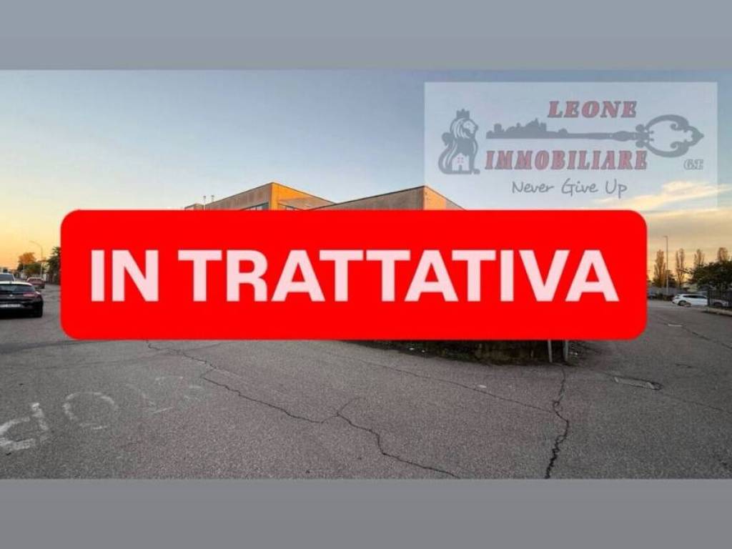 locale commerciale in vendita a Siziano