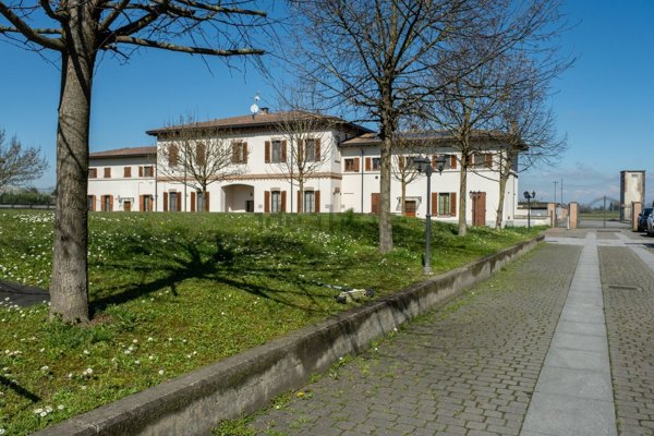 casa indipendente in vendita a Siziano