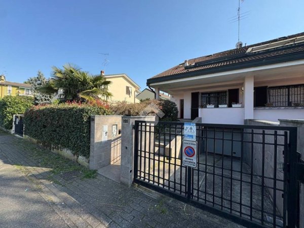 casa indipendente in vendita a Siziano in zona Campomorto