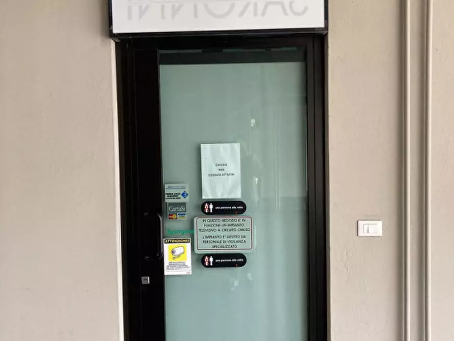 negozio in vendita a Siziano