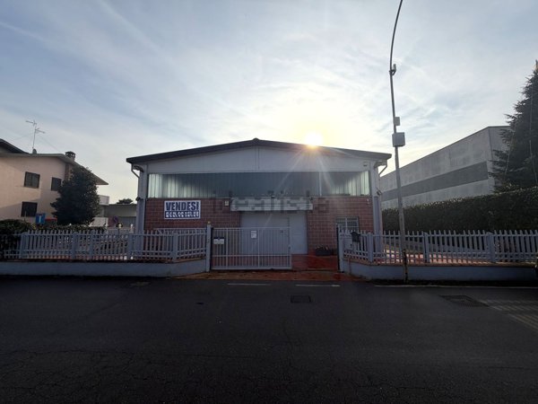 capannone in vendita a Siziano