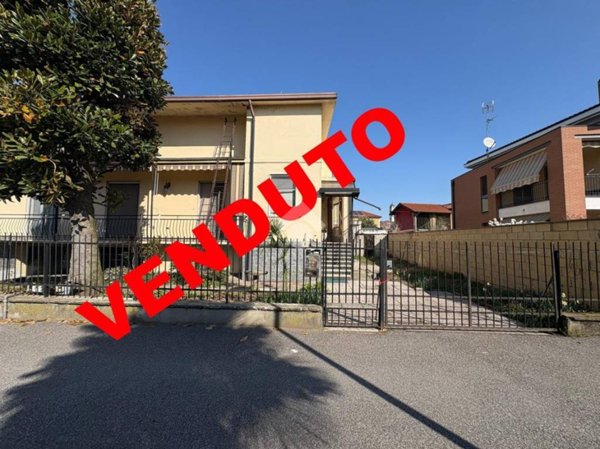 casa indipendente in vendita a Siziano