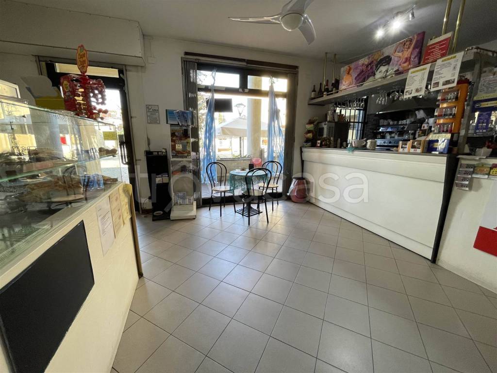 negozio in vendita a Siziano in zona Campomorto