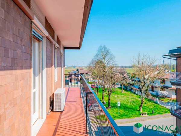appartamento in vendita a Siziano in zona Campomorto