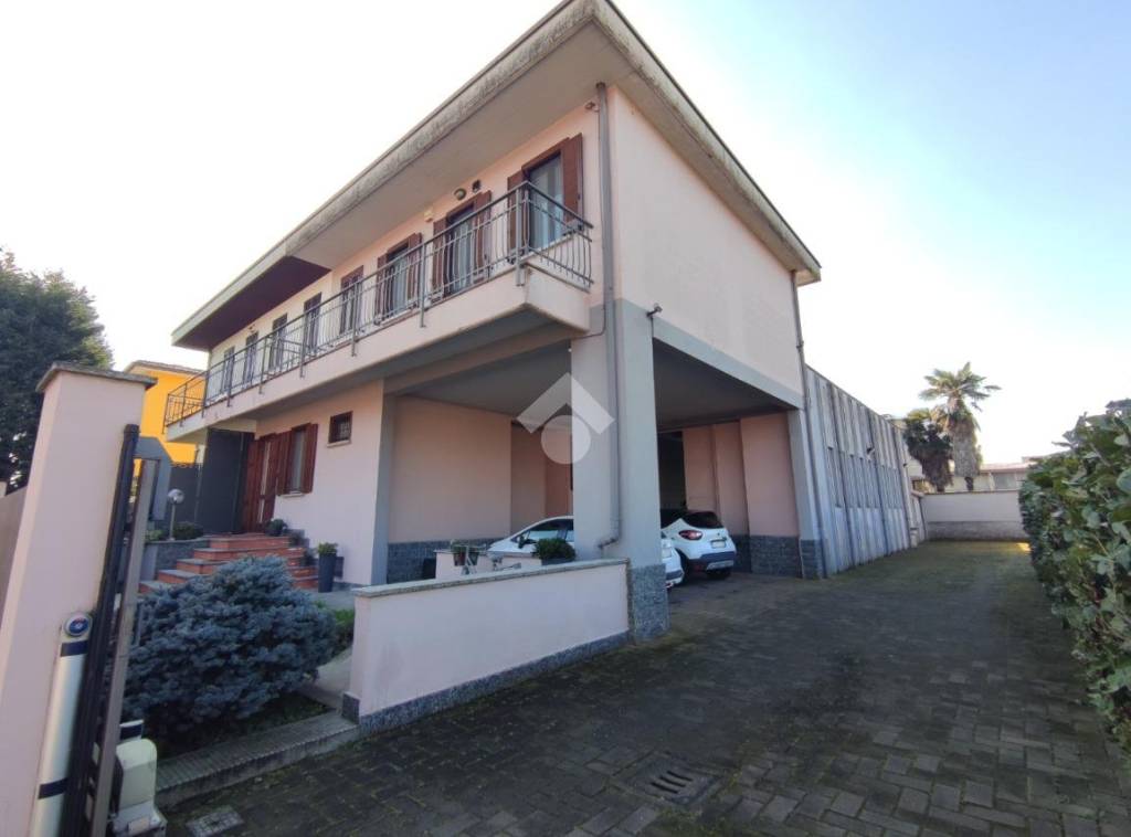 casa indipendente in vendita a Siziano in zona Campomorto