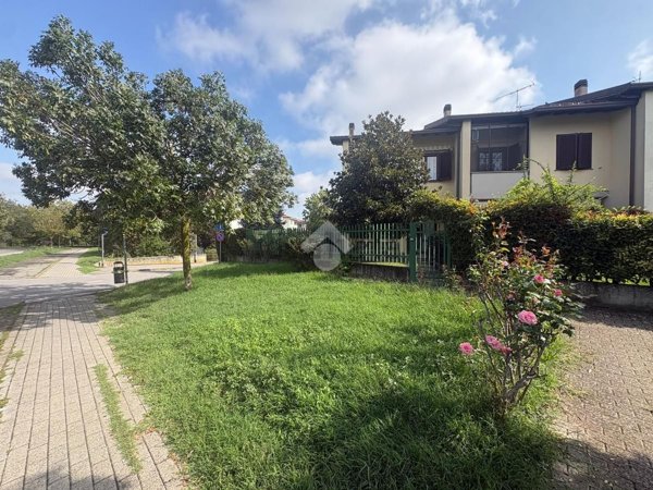 casa indipendente in vendita a Siziano in zona Campomorto