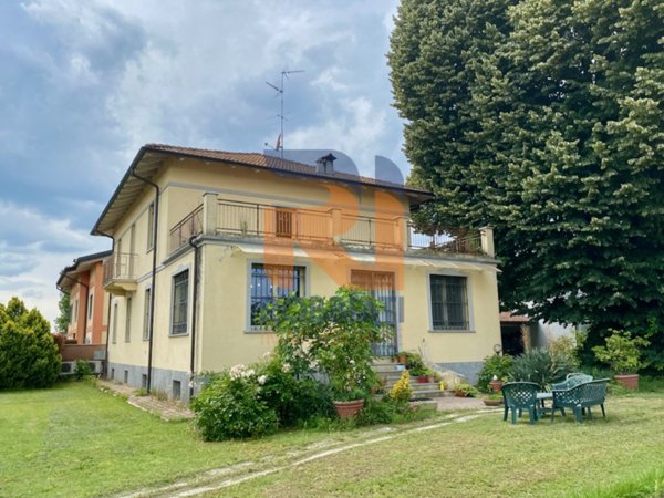 casa indipendente in vendita a Sommo