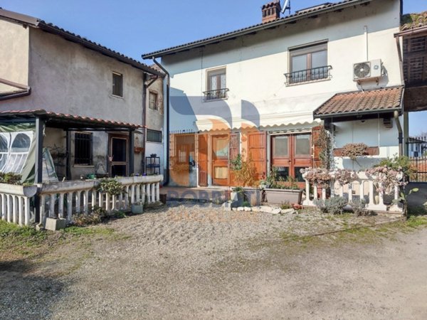 casa indipendente in vendita a Sommo
