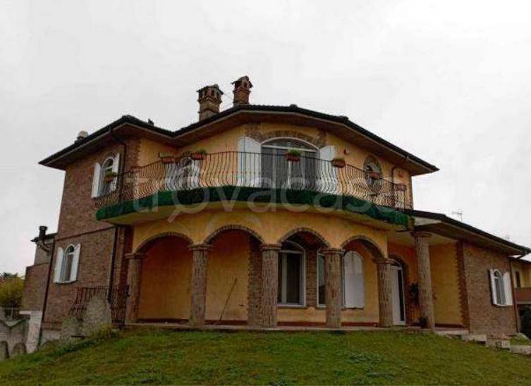 casa indipendente in vendita a Sommo
