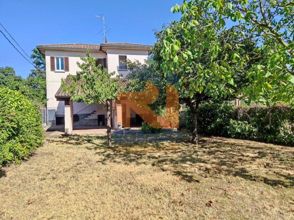 casa indipendente in vendita a Sommo