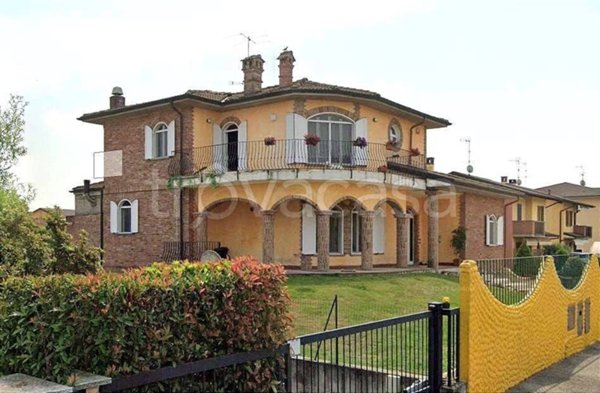 casa indipendente in vendita a Sommo