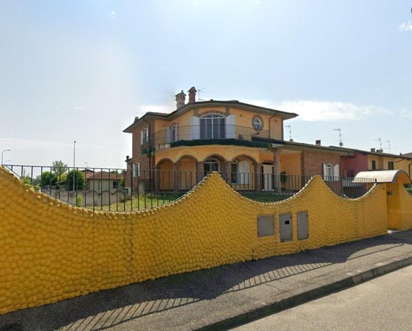 casa indipendente in vendita a Sommo