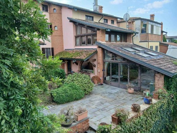 casa indipendente in vendita a Sommo