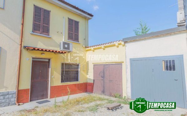 casa indipendente in vendita a Sommo