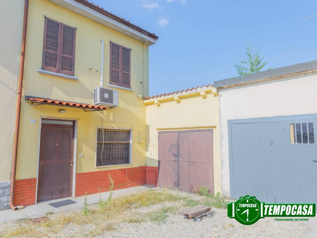 casa indipendente in vendita a Sommo