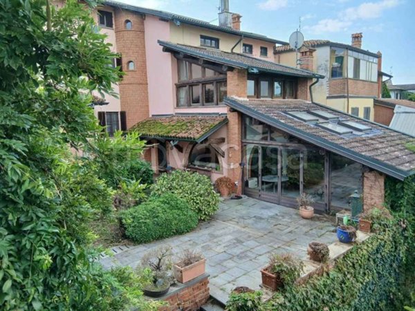 casa indipendente in vendita a Sommo