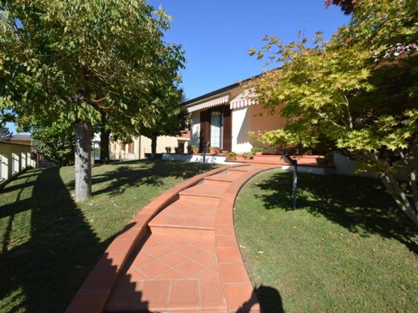 casa indipendente in vendita a Sommo