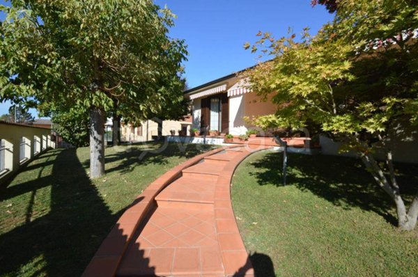 casa indipendente in vendita a Sommo