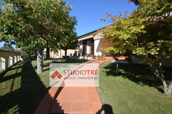 casa indipendente in vendita a Sommo