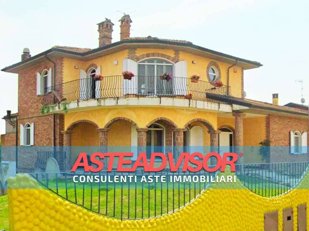casa indipendente in vendita a Sommo