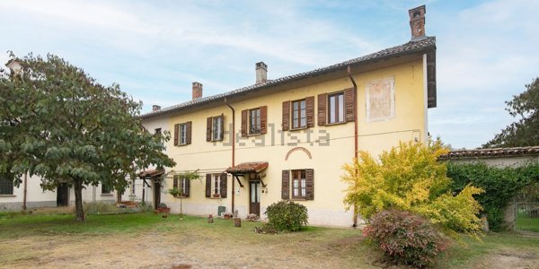 casa indipendente in vendita a Sommo