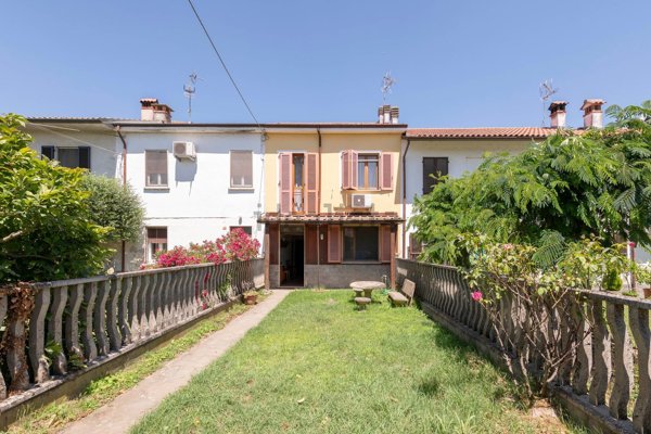 casale in vendita a Sommo