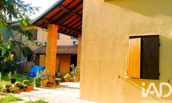 casa indipendente in vendita a Sommo