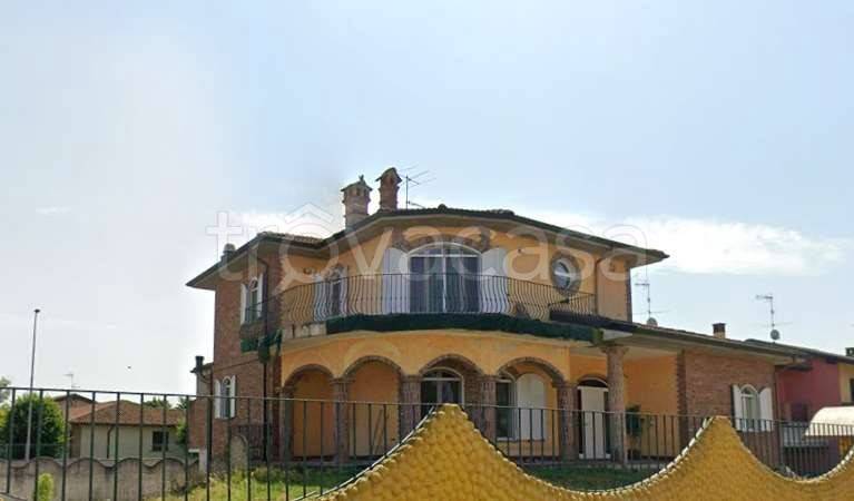 casa indipendente in vendita a Sommo