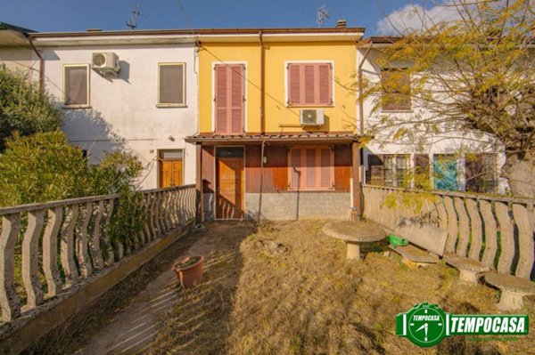 casa indipendente in vendita a Sommo