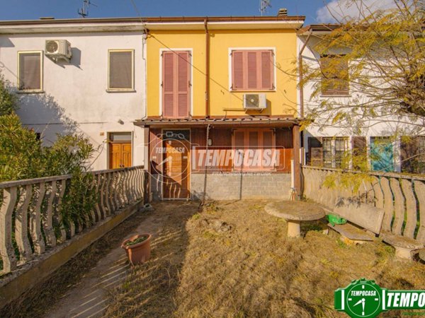 casa indipendente in vendita a Sommo