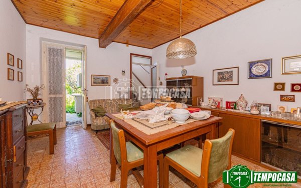 casa indipendente in vendita a Sommo