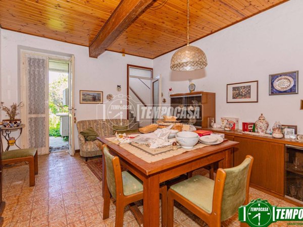 casa indipendente in vendita a Sommo