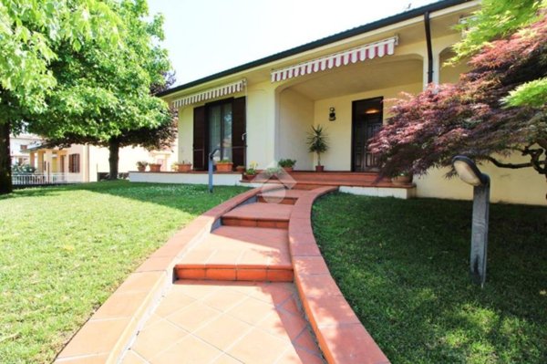 casa indipendente in vendita a Sommo