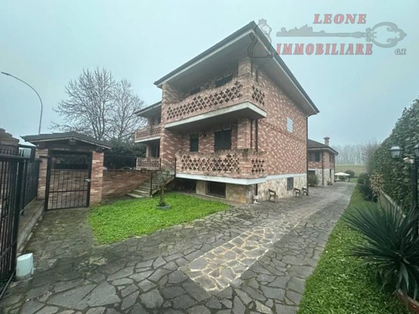 casa indipendente in vendita a Spessa