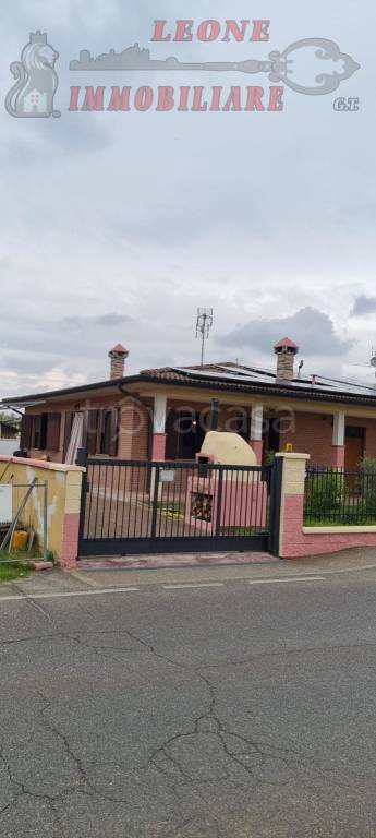 casa indipendente in vendita a Spessa