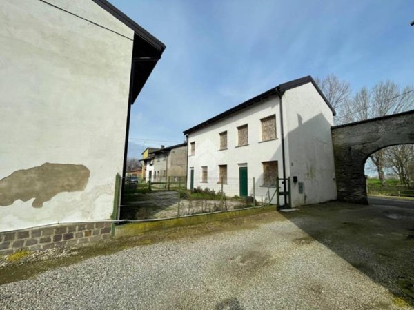 casa indipendente in vendita a Spessa