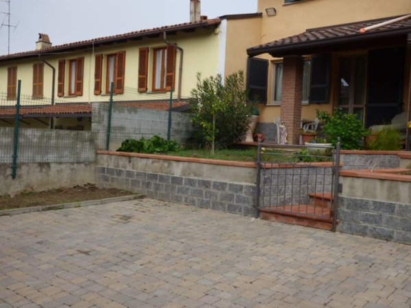 casa indipendente in vendita a Stradella in zona Santa Maria