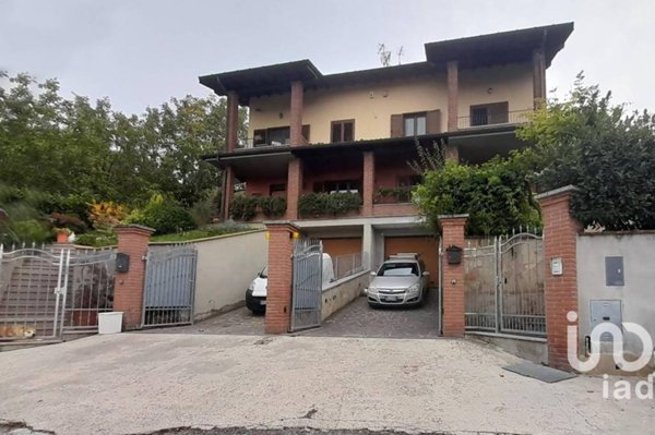 casa indipendente in vendita a Stradella in zona Torre Sacchetti