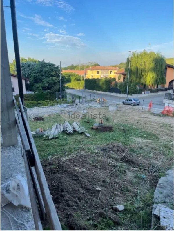 casa indipendente in vendita a Stradella