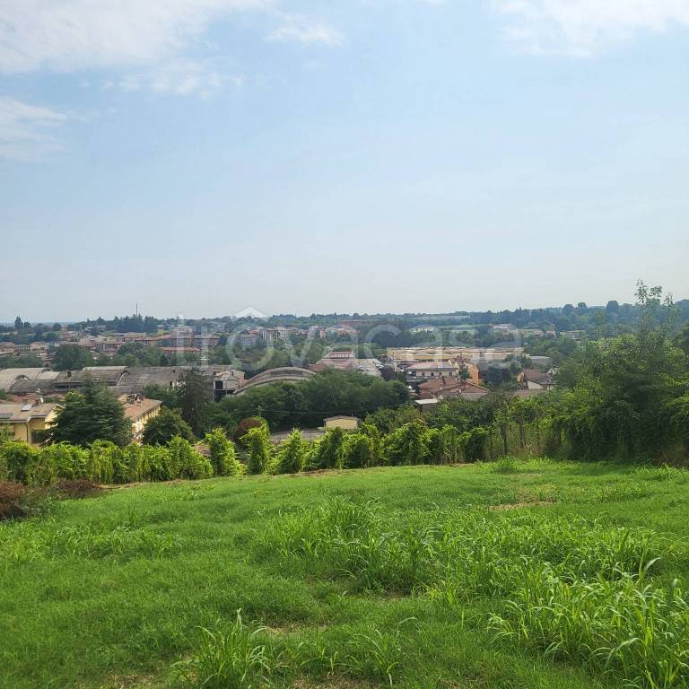 casa indipendente in vendita a Stradella