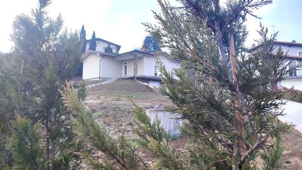 casa indipendente in vendita a Stradella